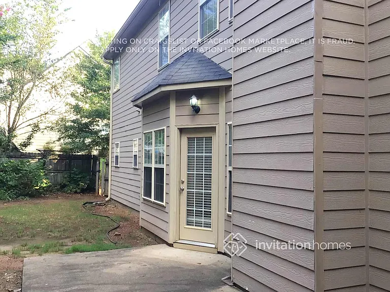 940 Island Bluff Ln — Photo 11