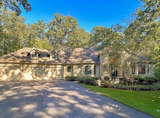 29520 June Ln, Waterford, WI