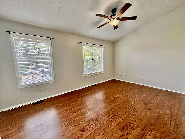 604 Wedgewood Way — Photo 16