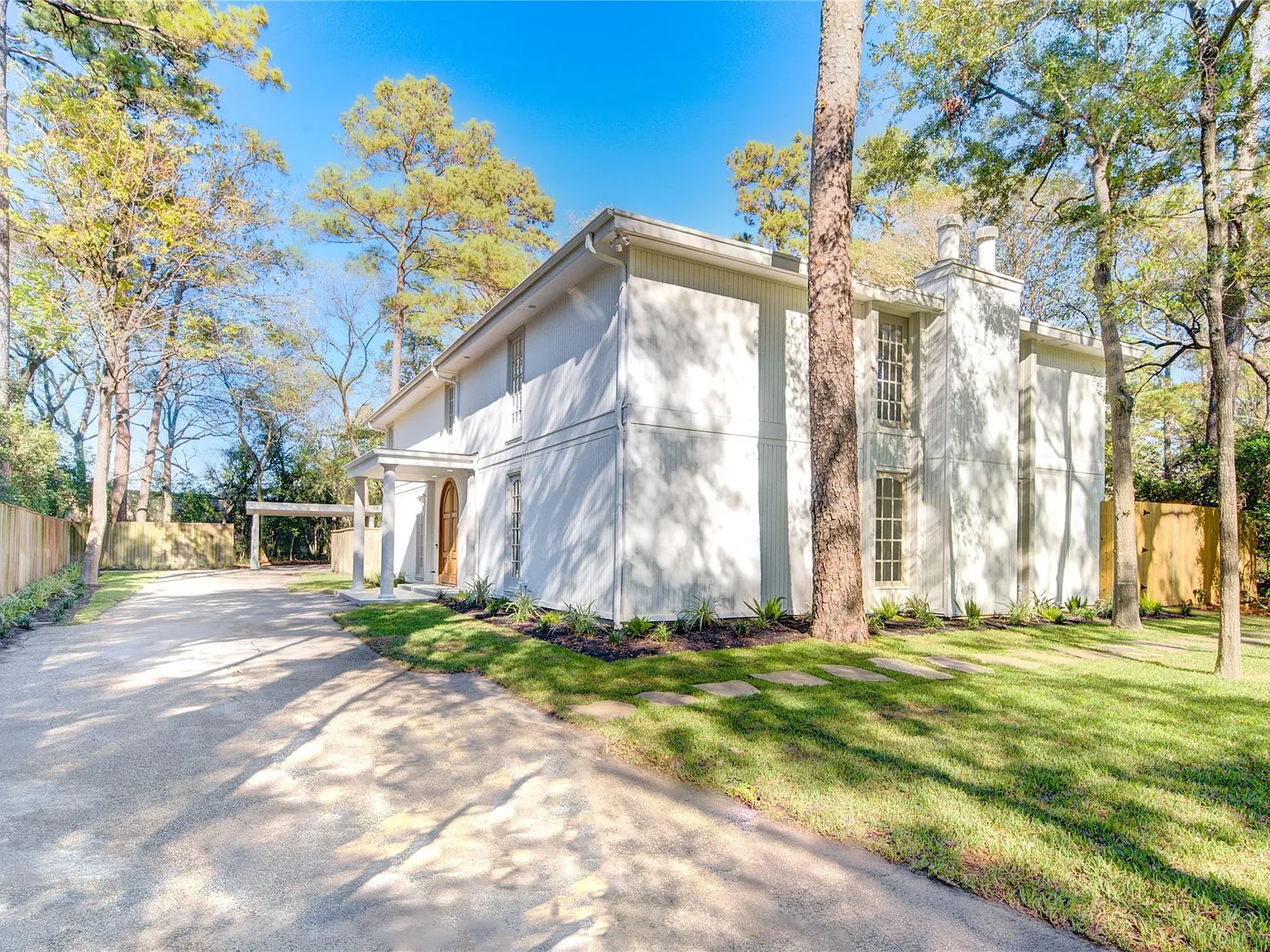 5 bed, 4.5 bath, 4915 sqft, $12,500 — Photo 2
