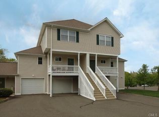 4 Trout Brook Cir, Newtown, CT 06470