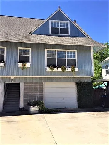 2094 Woodrow St Photo 1