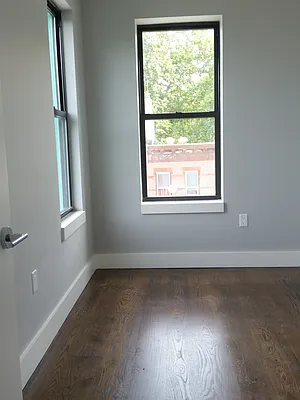 Rented by Evergreen Apartments BK | media 28