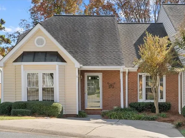 6 Cedar Knoll Ct, Greensboro, NC 27407