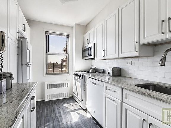 3rd image of 3755 Henry Hudson Pkwy APT 9B