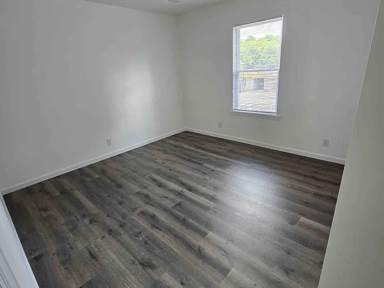 132 1st St #4 — Photo 6
