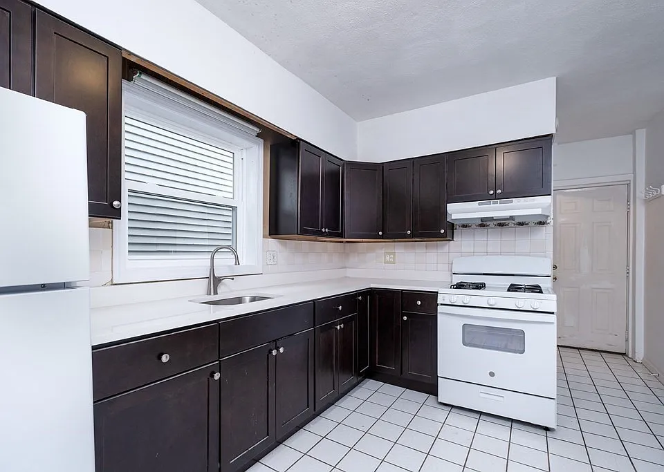3 Dell St #1