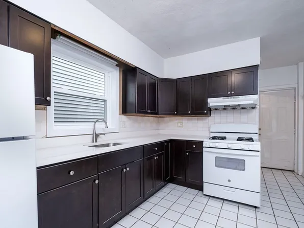 3 Dell St #1, Somerville, MA 02145
