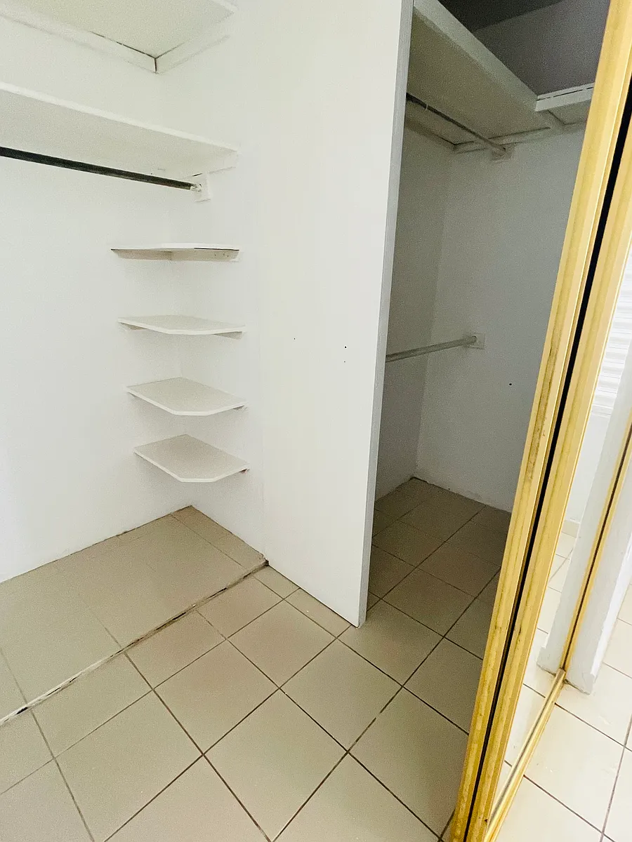 Building Photo - 12 Cascada Urb Munoz Riv