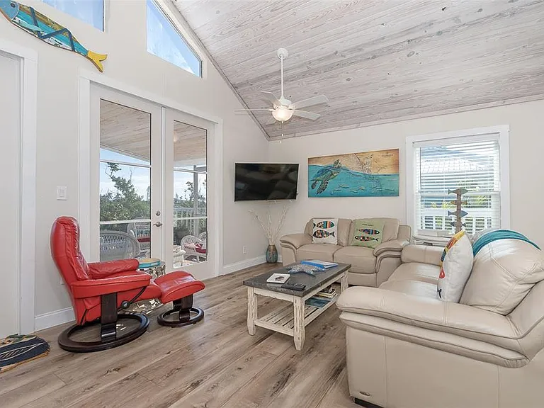 210 Bocilla Dr — Photo 25