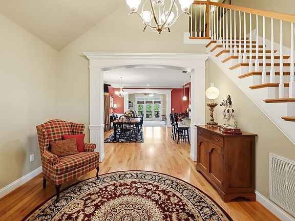 4th image of 106 Bethpage Path