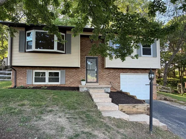 1956 Gardenia St, Sykesville, MD 21784
