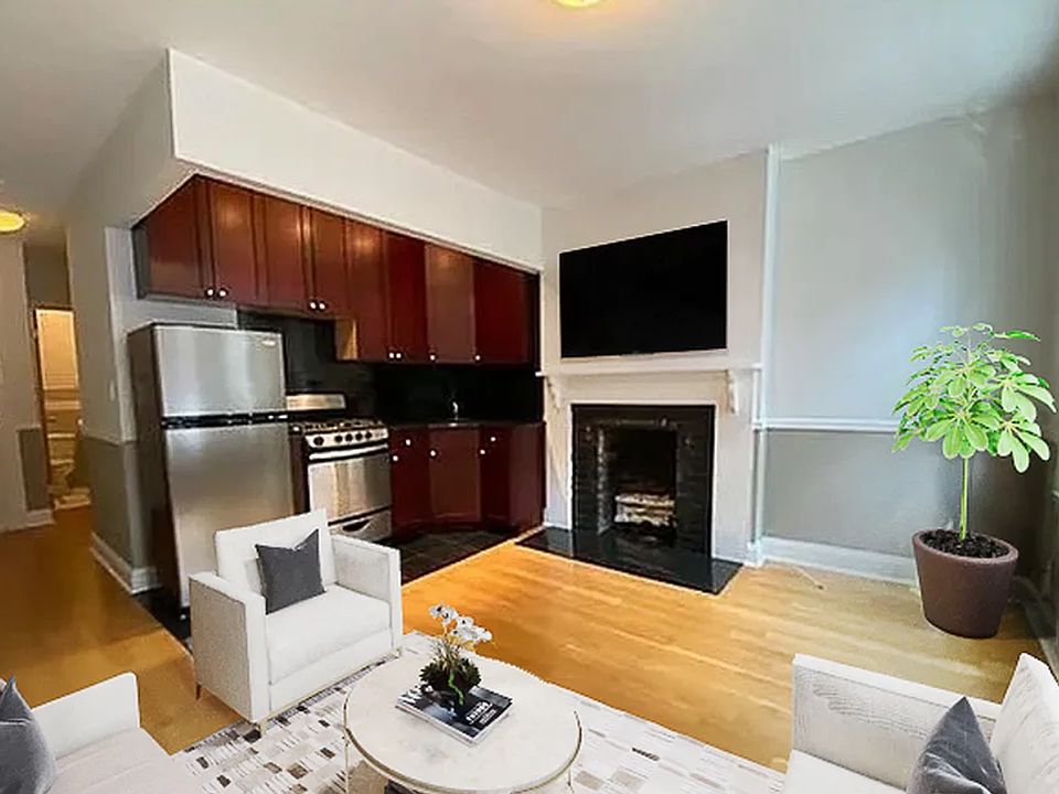 2nd image of 99 Perry St APT 2A