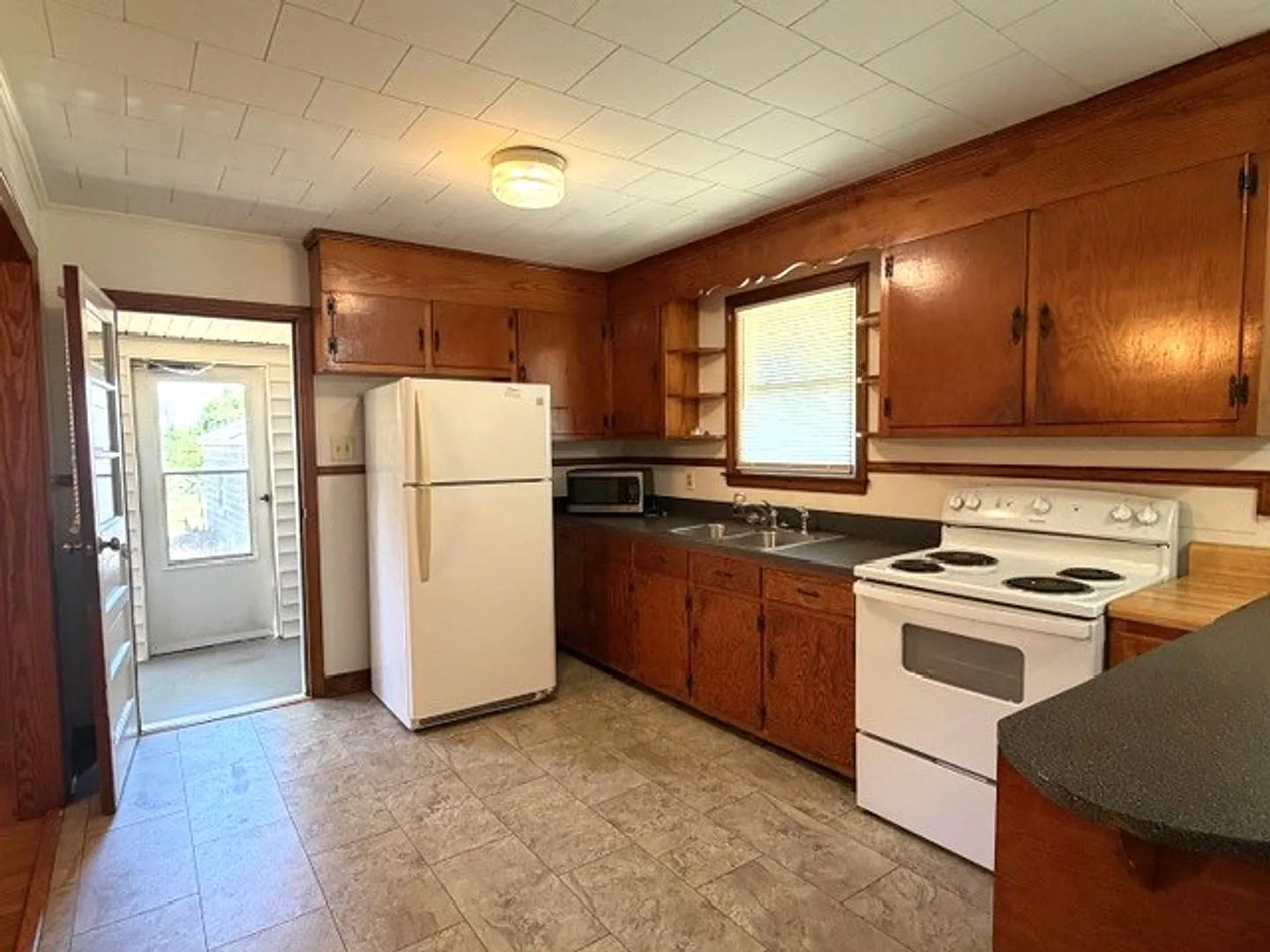 ~~ Cute 2-bedroom Brick Ranch located in Elon ~~ — Photo 3