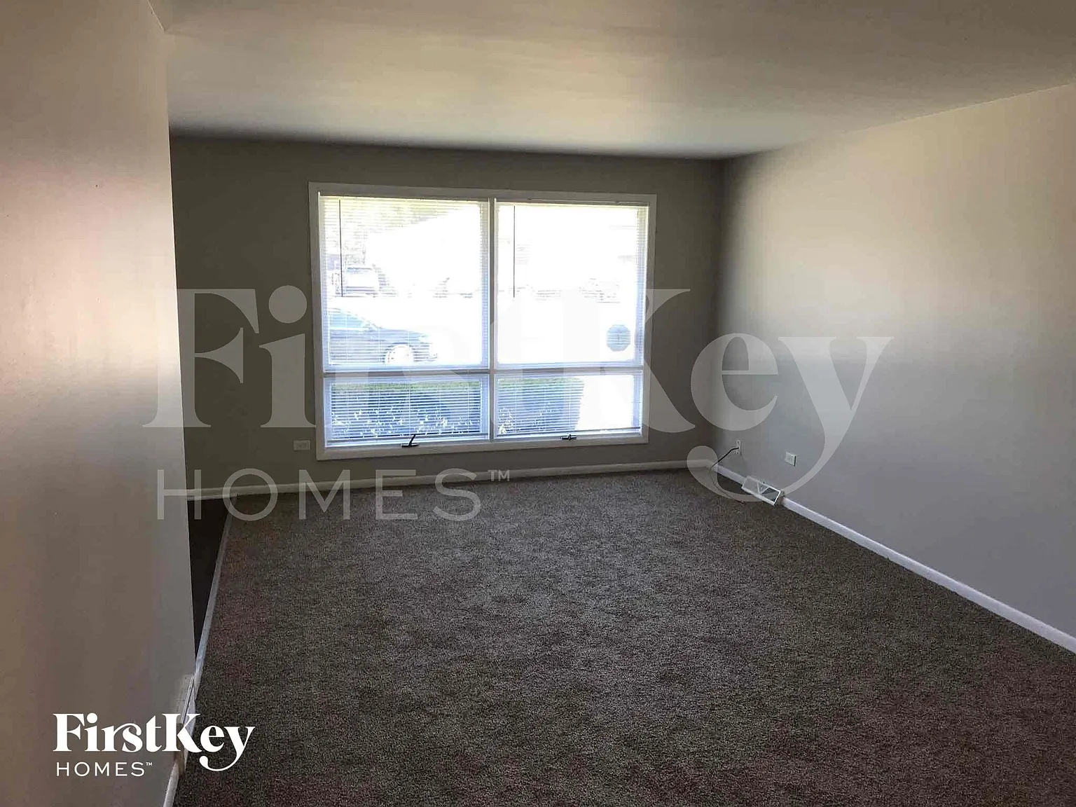 3 bed, 1.0 bath, 1229 sqft, $2,720 — Photo 2