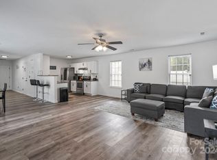 1341 Crandon Dr, Charlotte, NC 28216