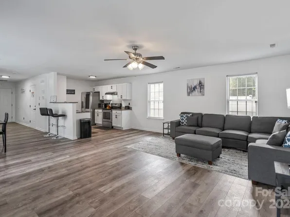 1341 Crandon Dr, Charlotte, NC 28216