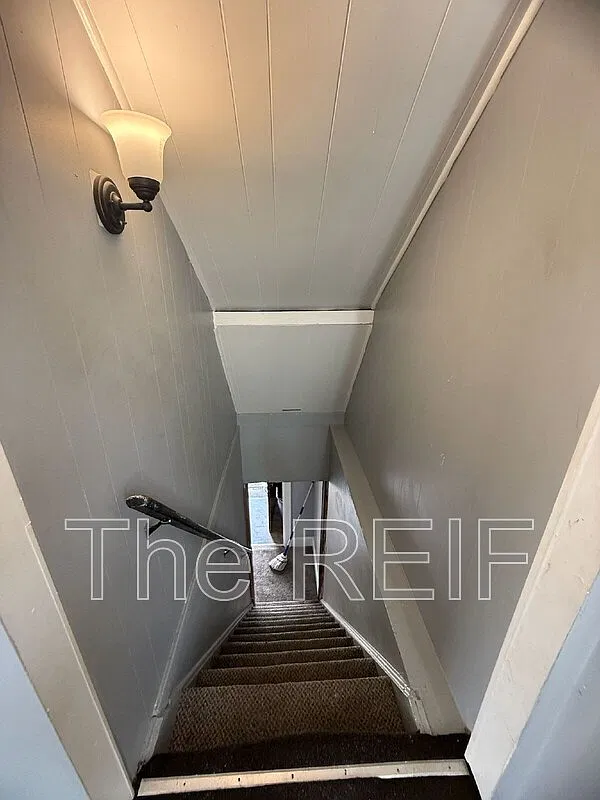 3 bed, 1.0 bath, 1223 sqft, $1,400 — Photo 2