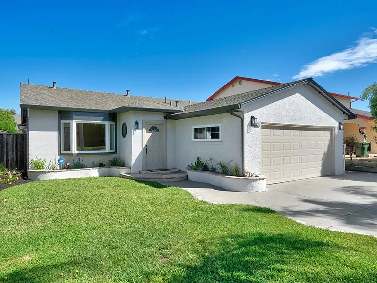 8425 Thornton Ave — Photo 1