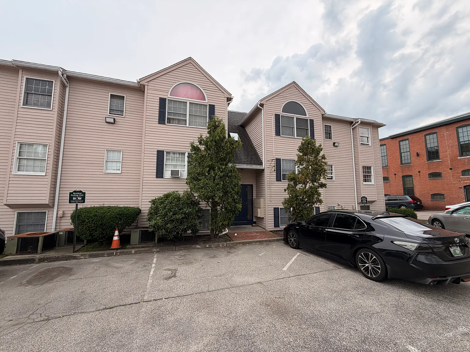 2 bed, 800 sqft, $1,975 — Photo 3