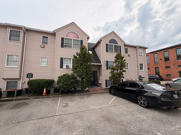 3rd image of 95 Park Pl APT 301