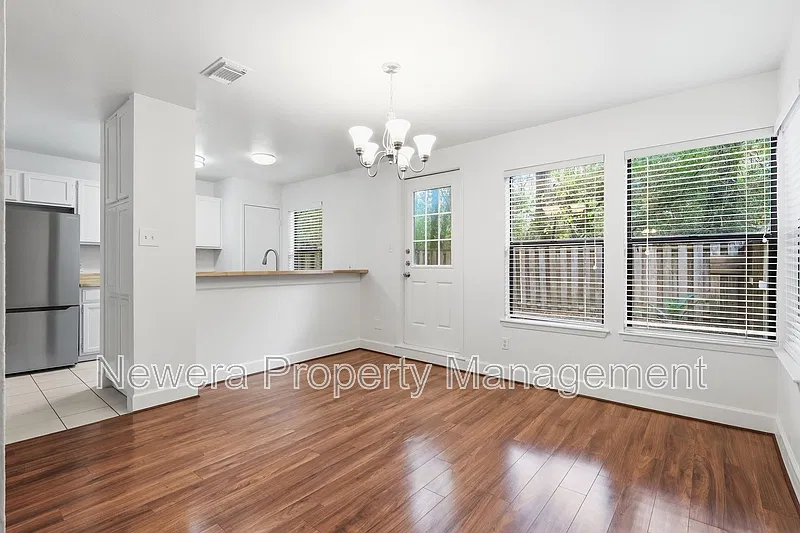 3 bed, 2.5 bath, 1428 sqft, $1,795 — Photo 3
