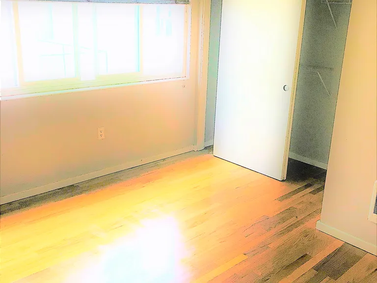 1226 Taylor Ave N #7 — Photo 6