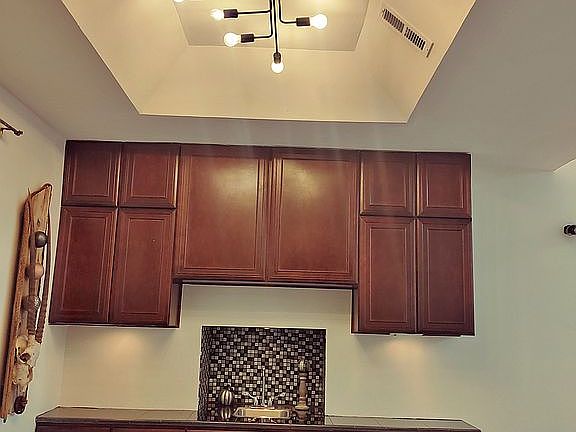 Dining room/Wet bar