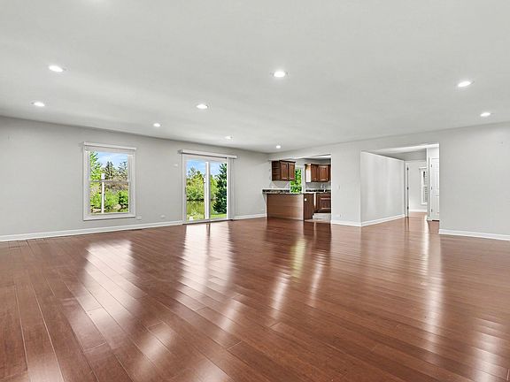 3rd image of 8 Greenvale Rd SE