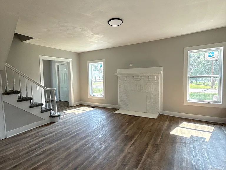 331 Eastland Ave — Photo 3