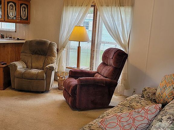5th image of 80 Dogwood Ct