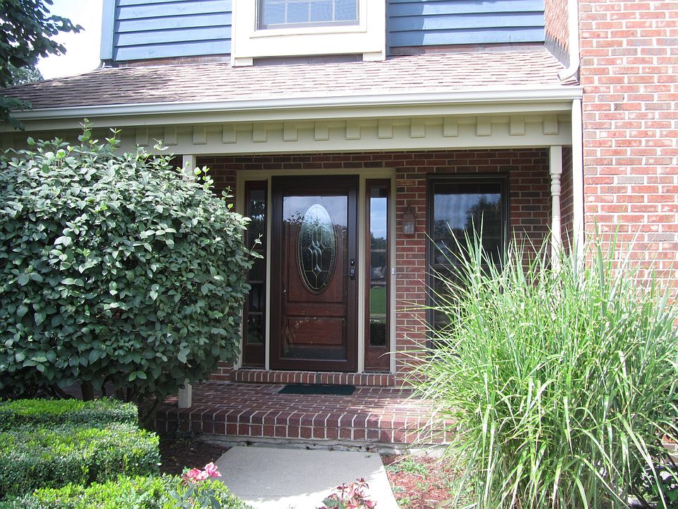 2nd image of 521 E Oak Ave