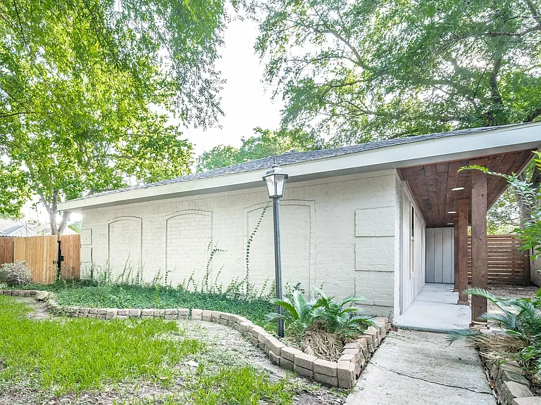 1907 Ashford Hollow Ln — Photo 7