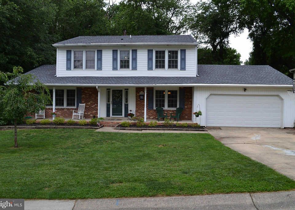 1st image of 208 E Seneca Dr