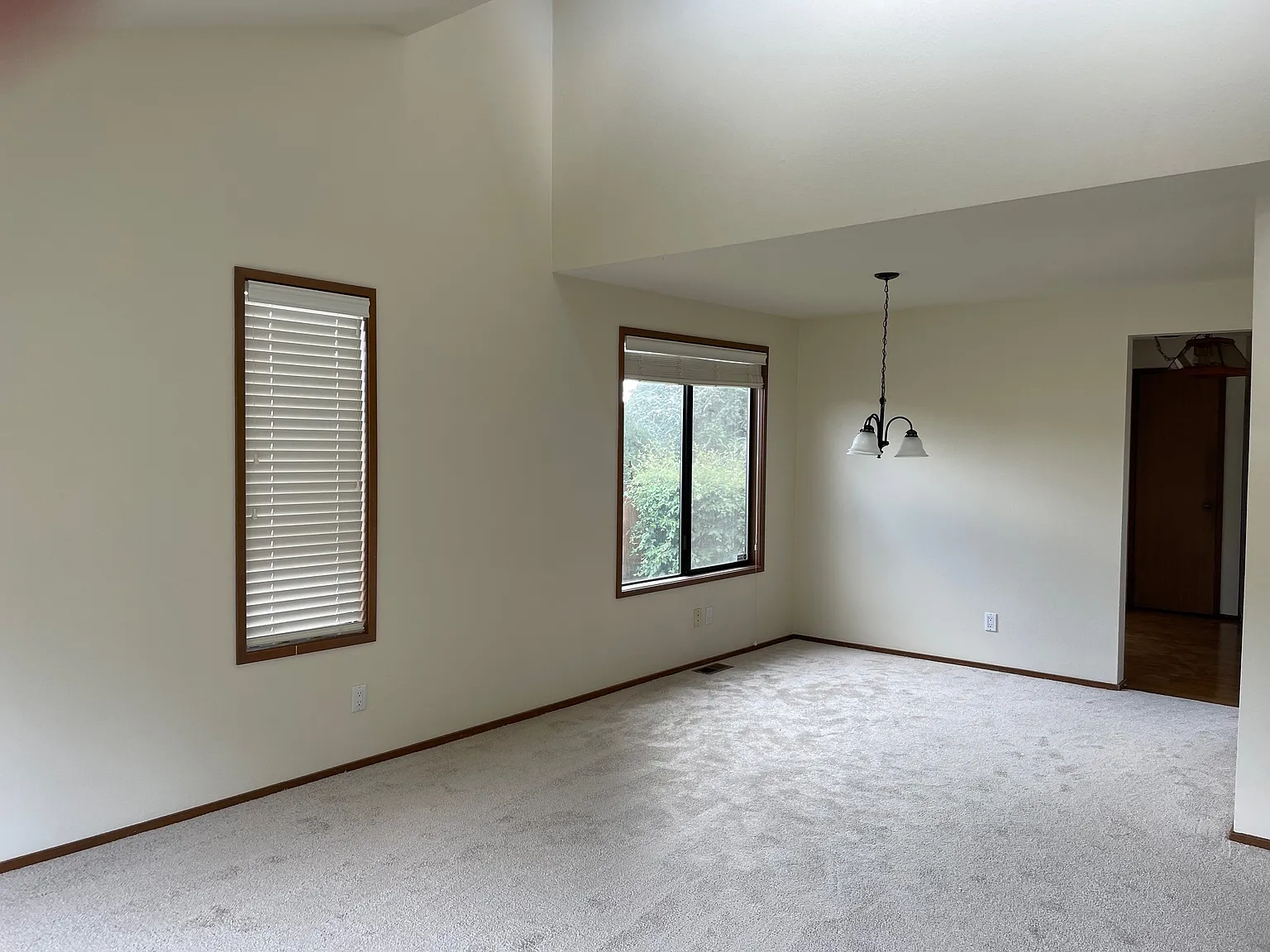 3 bed, 2.5 bath, 1570 sqft, $3,750 — Photo 2