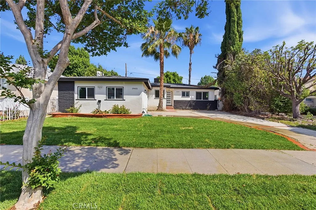 3 bed, 1377 sqft, $4,900 — Photo 4