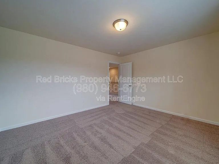 7015 Thornrose Dr — Photo 17