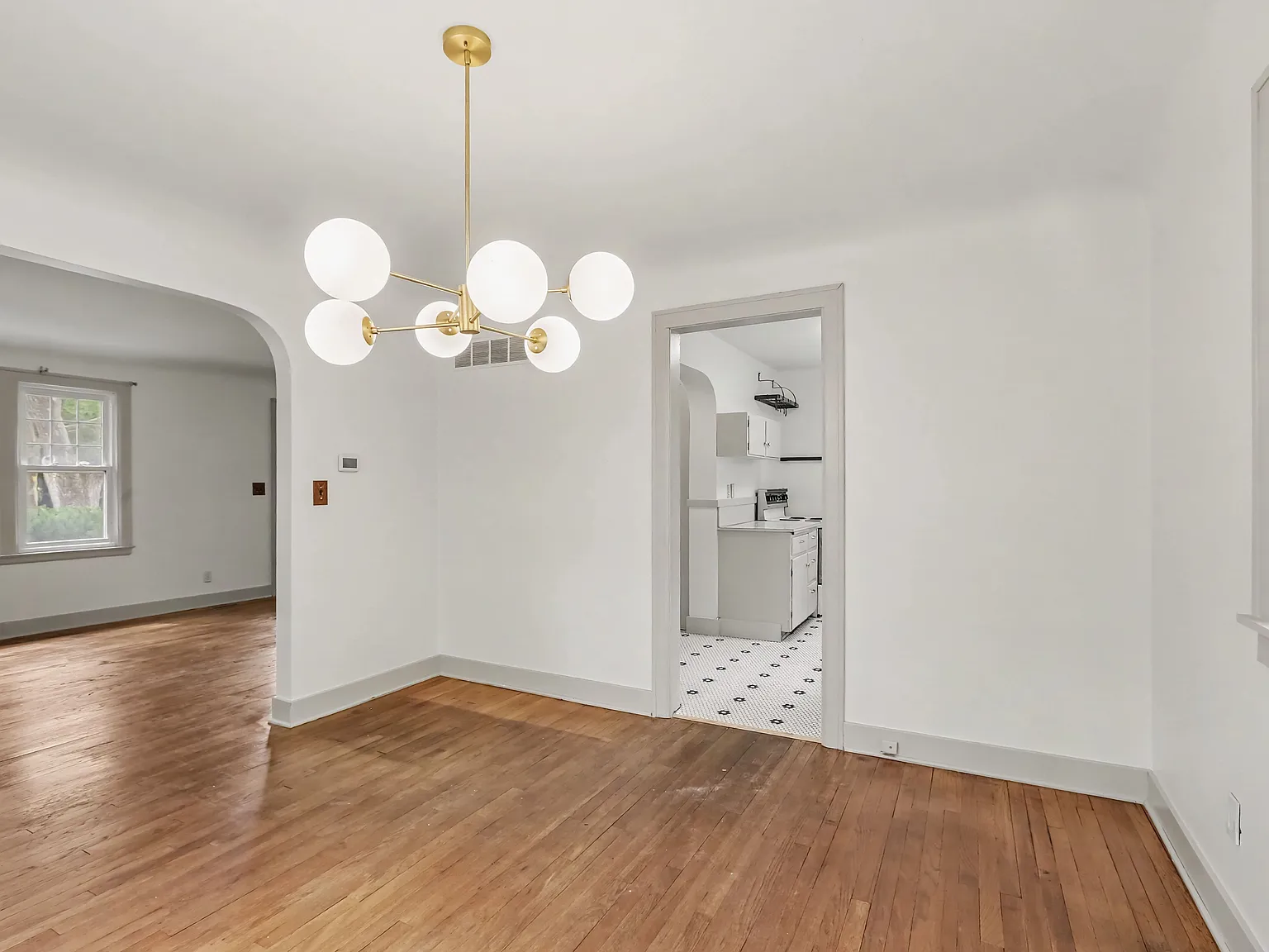 3 bed, 1.5 bath, 1472 sqft, $3,900 — Photo 3