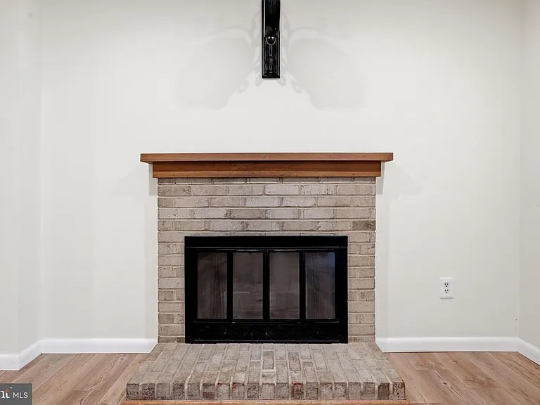 8811 Burbank Rd — Photo 38