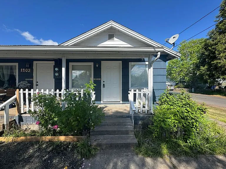 2210 W 19th Ave — Photo 3