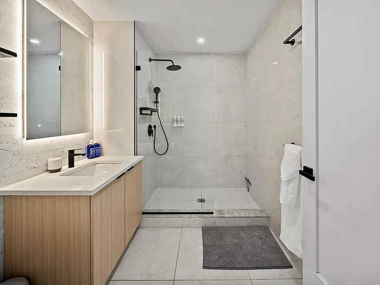 301 De Graw St #1 — Photo 22