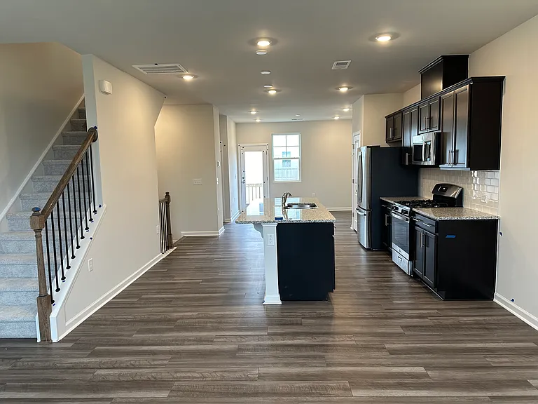 2517 Kasota Ln — Photo 9