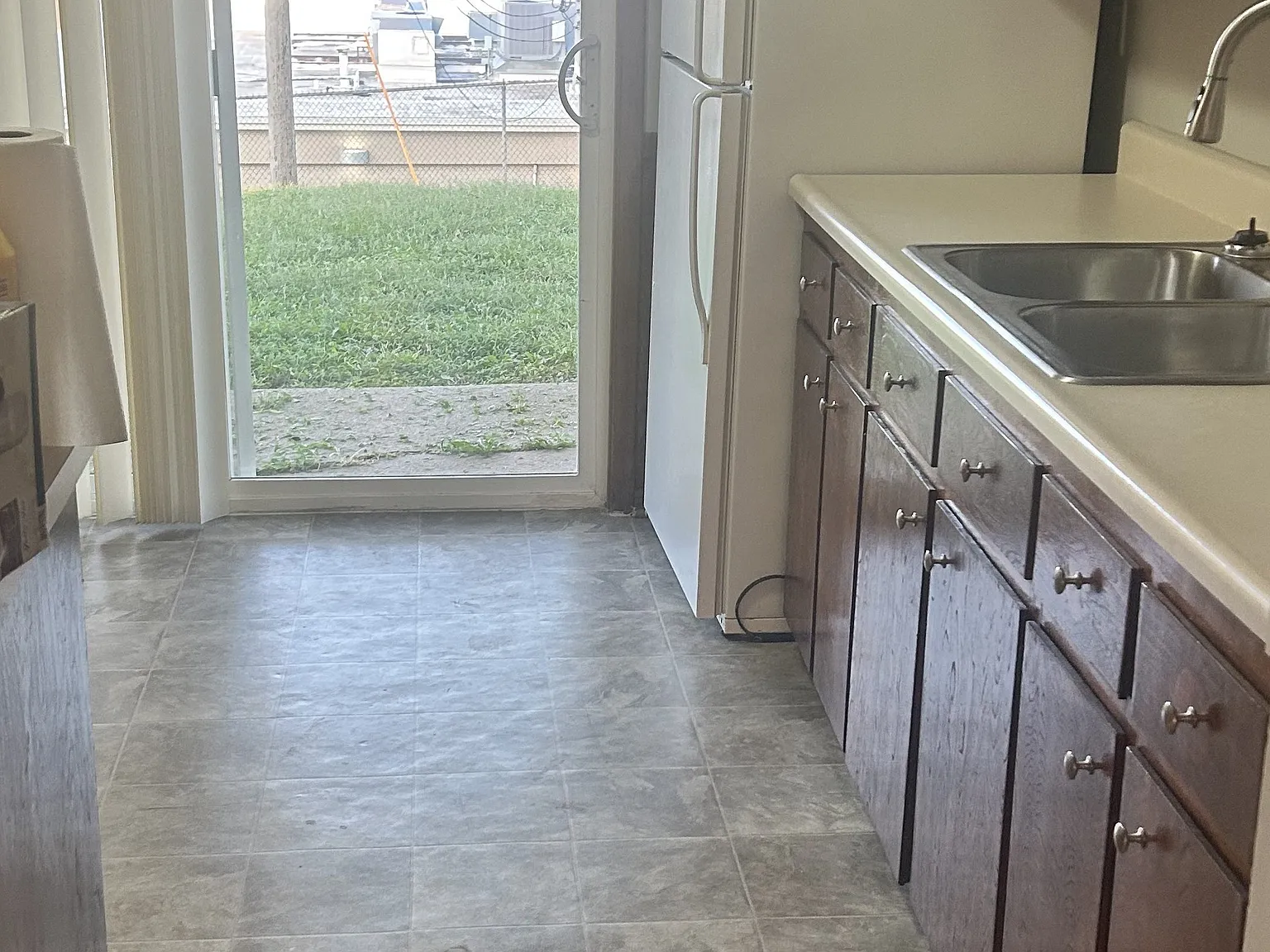 2 bed, 875 sqft, $945 — Photo 3