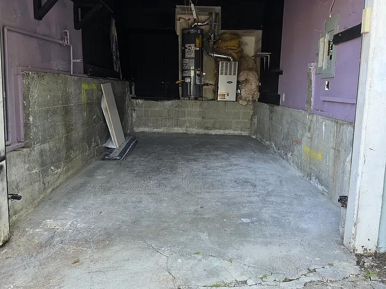 2033 E 20th St — Photo 32