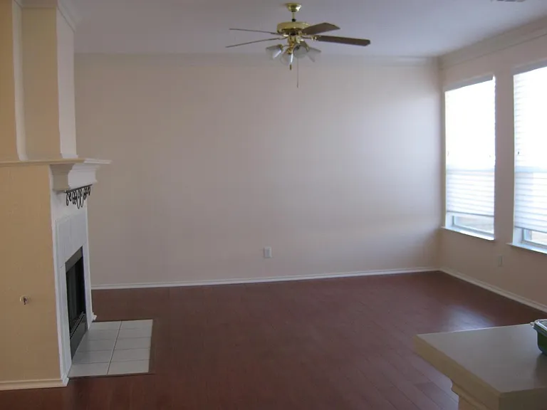 1086 London Dr — Photo 8