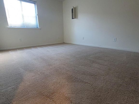 5th image of 575 Ayrshire Way APT E