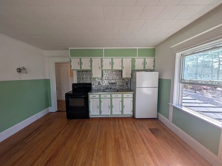 Brunswick Ave — Photo 29