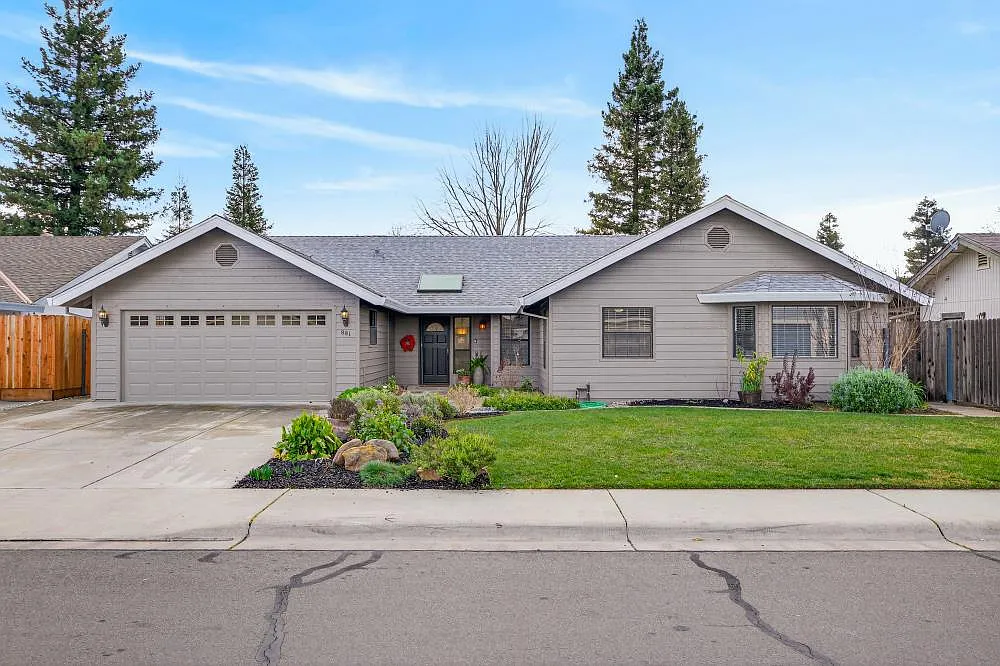 881 Notre Dame Dr photo 1