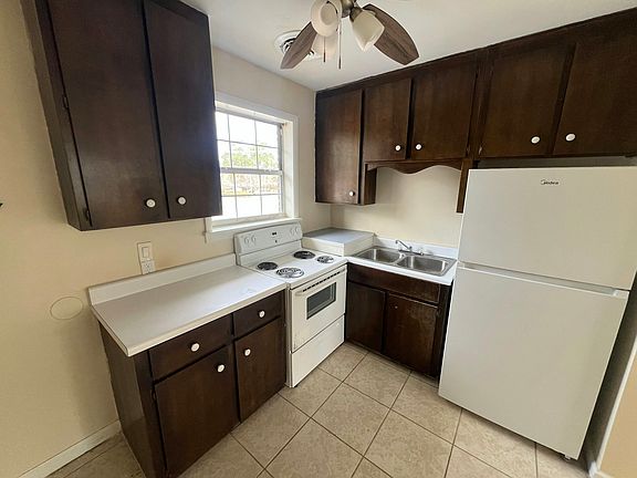 full kitchen with energy efficient kitchen range and refrigerator