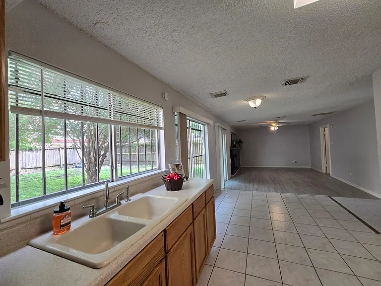 2915 Windchase Blvd — Photo 17